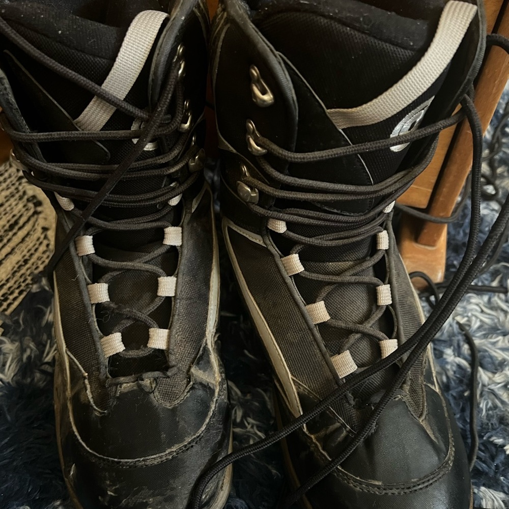 Type A snow boots, men size 11
